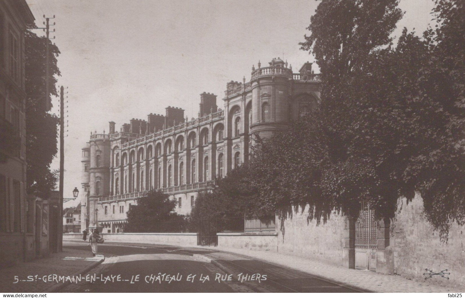 SAINT GERMAIN EN LAYE LE CHATEAU ET LA RUE THIERS - St. Germain En Laye