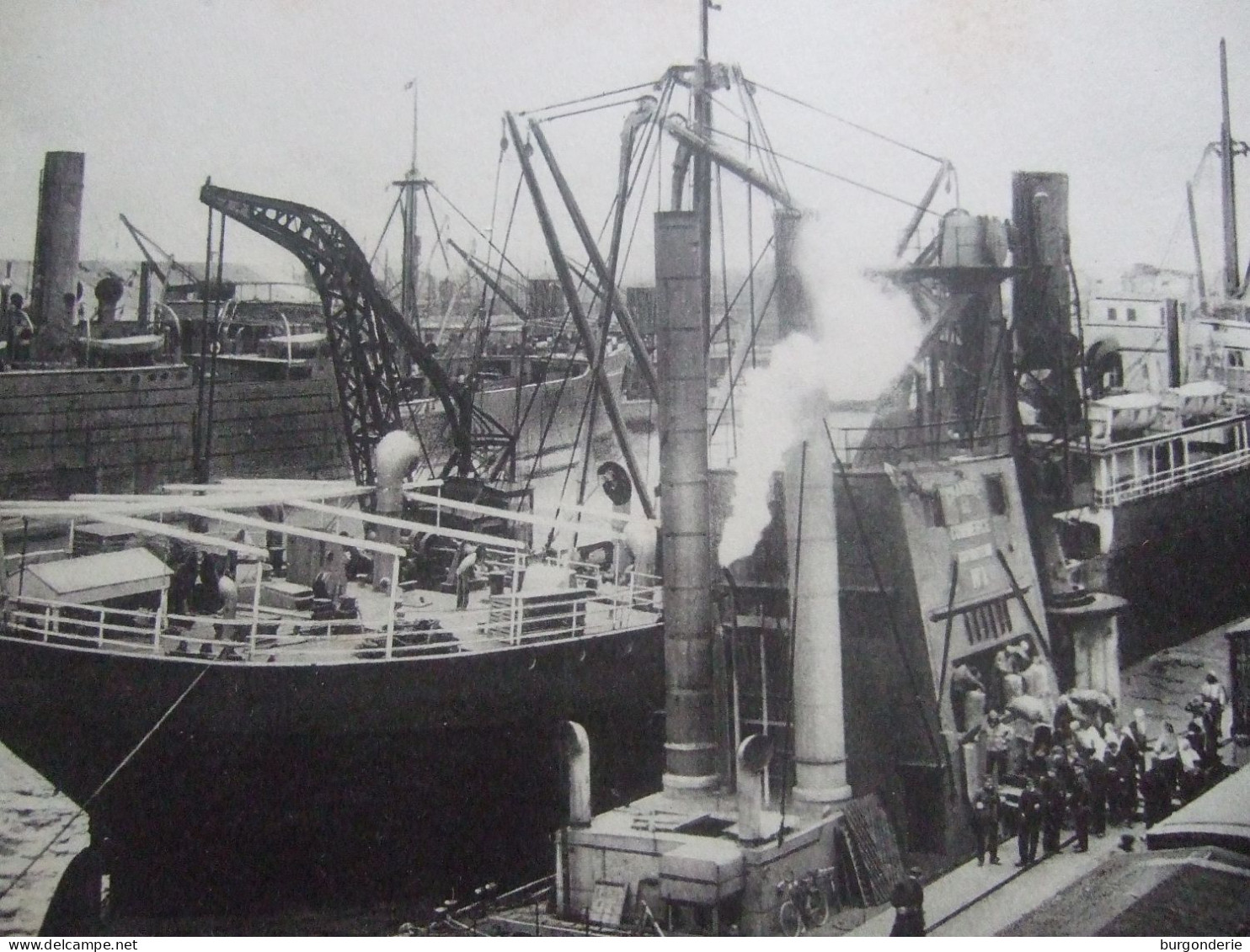 PORT DE DUNKERQUE (NORD) / DECHARGEMENT DU GRAIN A L 'AIDE D'UN ASPIRATEUR - Géographie