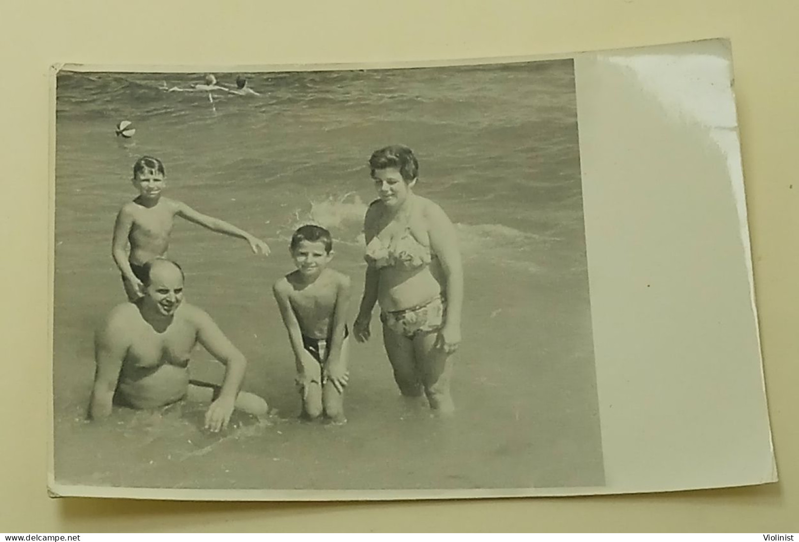 Two Boys, A Woman And A Man In The Shallow Water Of The Sea - Anonyme Personen