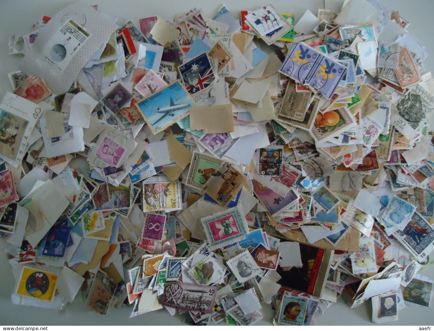 Monde -  100 % Timbres DEFECTUEUX / 100% Stamps With DEFECTS - 345 Gr = +/- 3500 Timbres/Stamps - Lots & Kiloware (min. 1000 Stück)