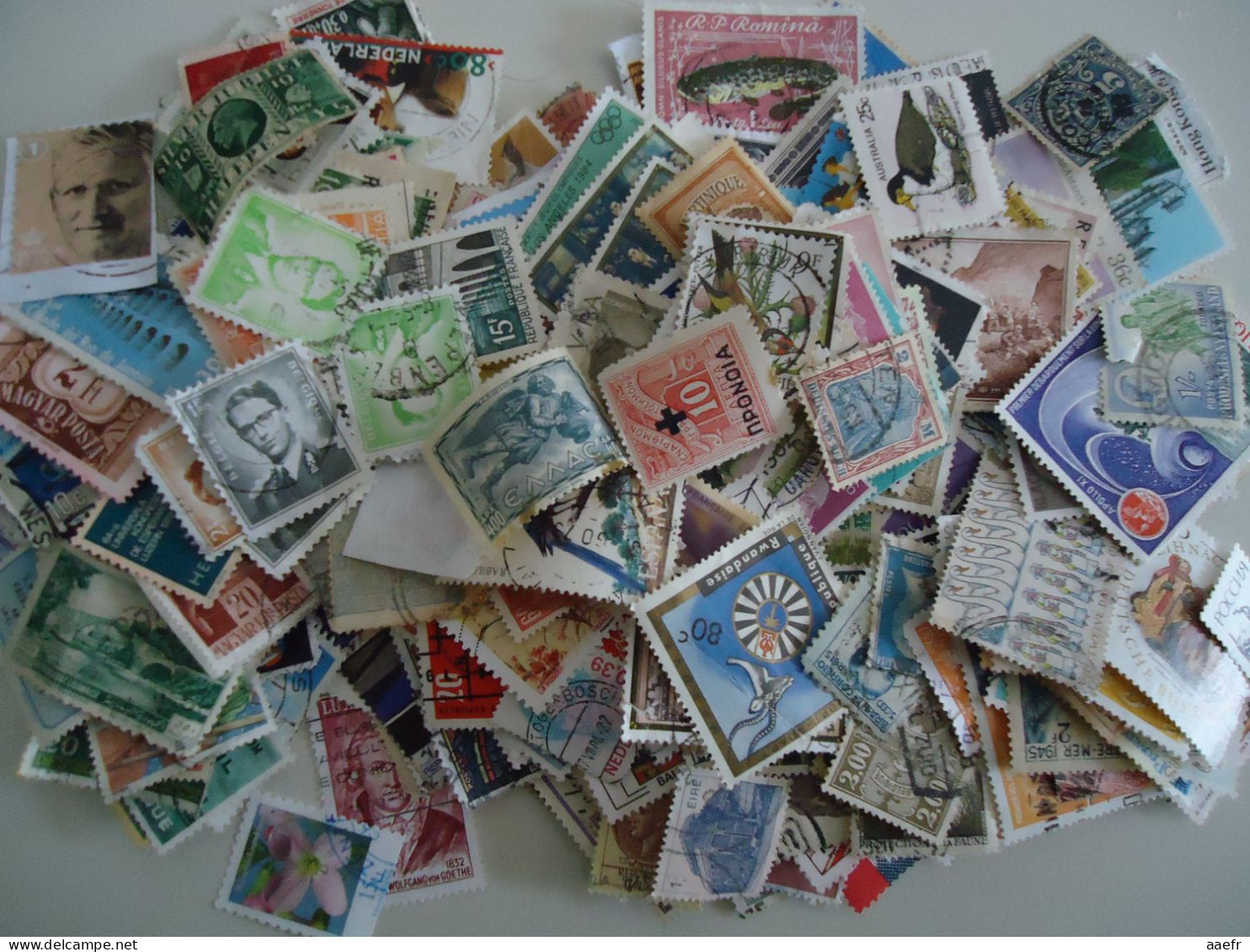 Monde -  100 % Timbres DEFECTUEUX / 100% Stamps With DEFECTS - 345 Gr = +/- 3500 Timbres/Stamps - Kilowaar (min. 1000 Zegels)