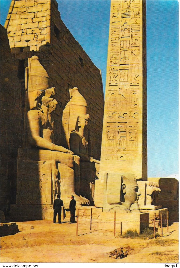 THE GREAT PYLON AND OBELISK, LUXOR TEMPLE, LUXOR, EGYPT. UNUSED POSTCARD   Ms5 - Luxor