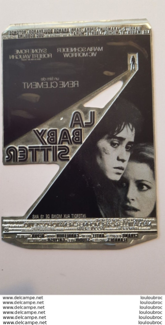 PLAQUE METAL PUBLICITAIRE FILM  LA BABY SITTER 1975 - Altri & Non Classificati