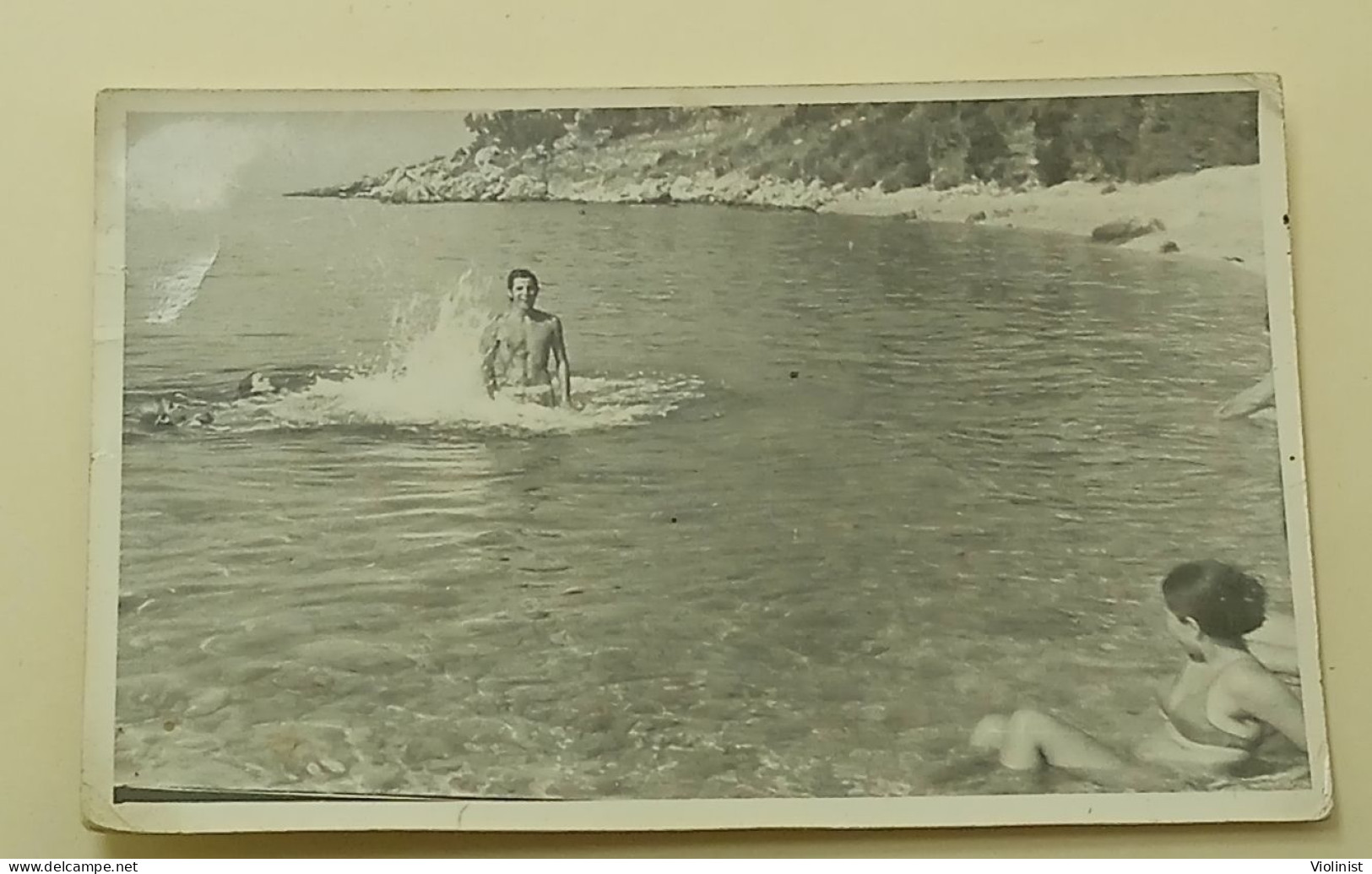 Girls And A Guy At Sea - Anonyme Personen