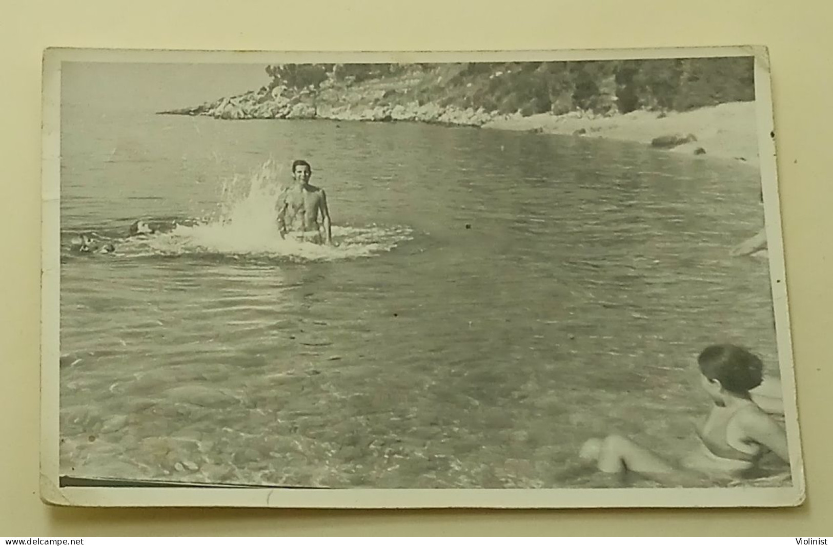 Girls And A Guy At Sea - Anonyme Personen