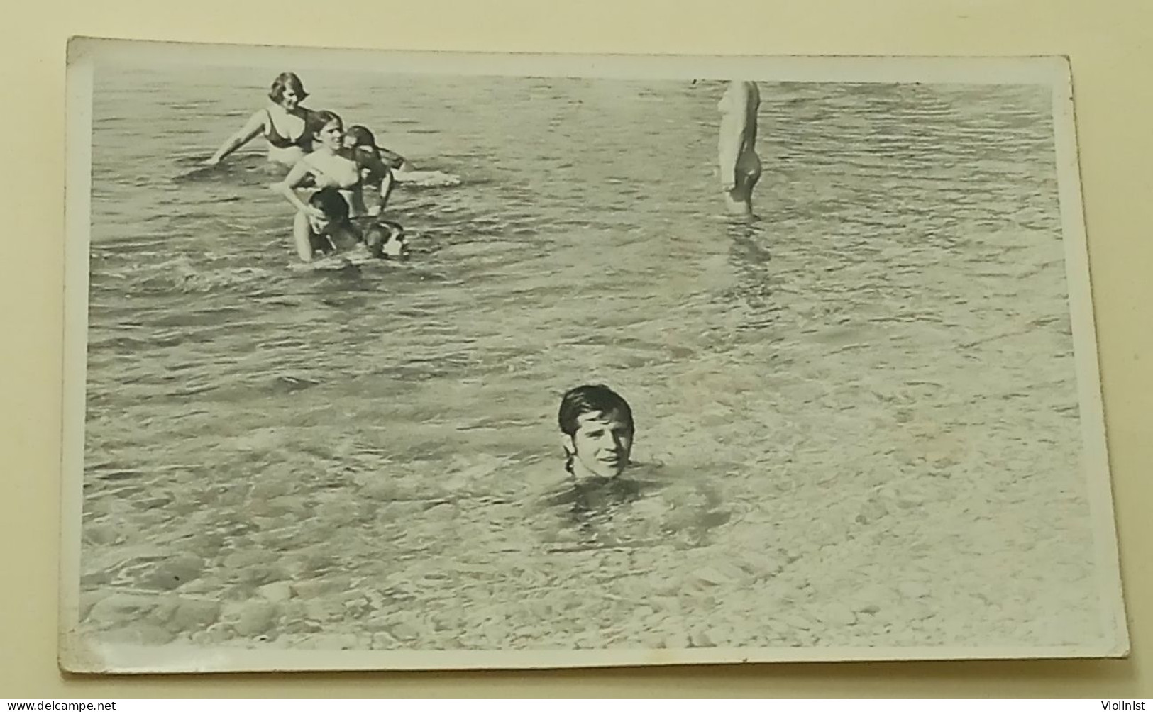 Girls And A Guy At Sea - Anonyme Personen