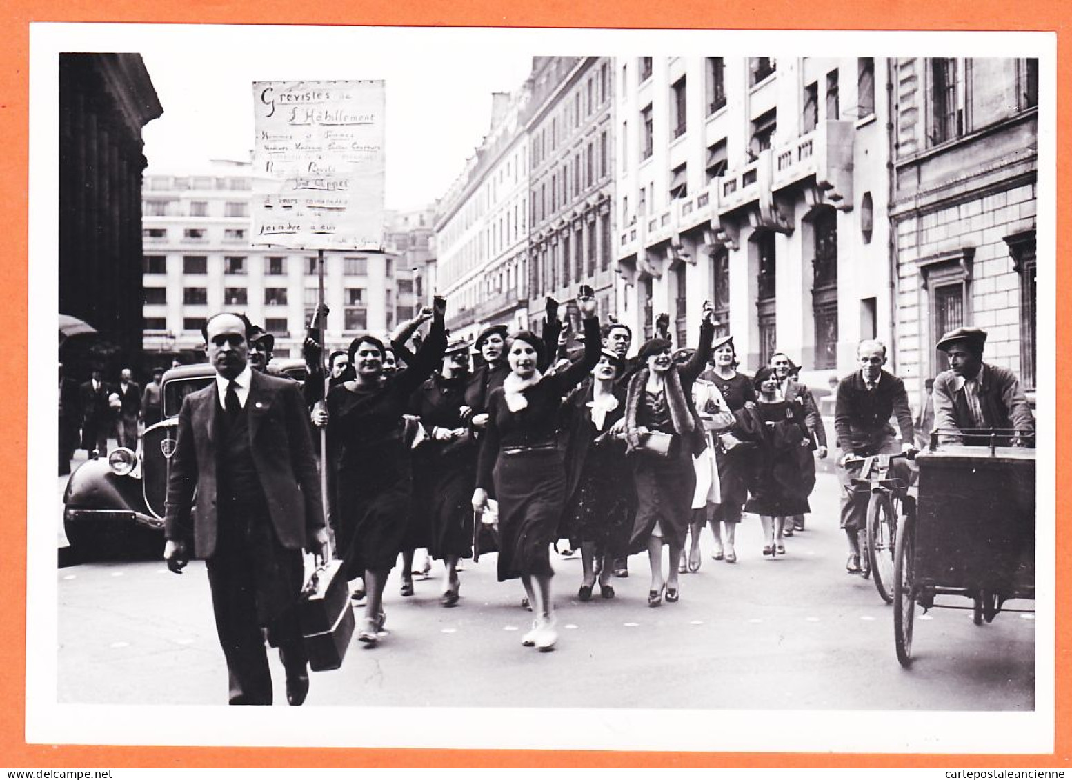 24079 /⭐ ◉  Grèves 10 Juin 1936 Grèves GRANDS MAGASINS Cortège Vendeuses BOURSE Du TRAVAIL / RE-EDITION BIBLI. NATIONALE - Lieux