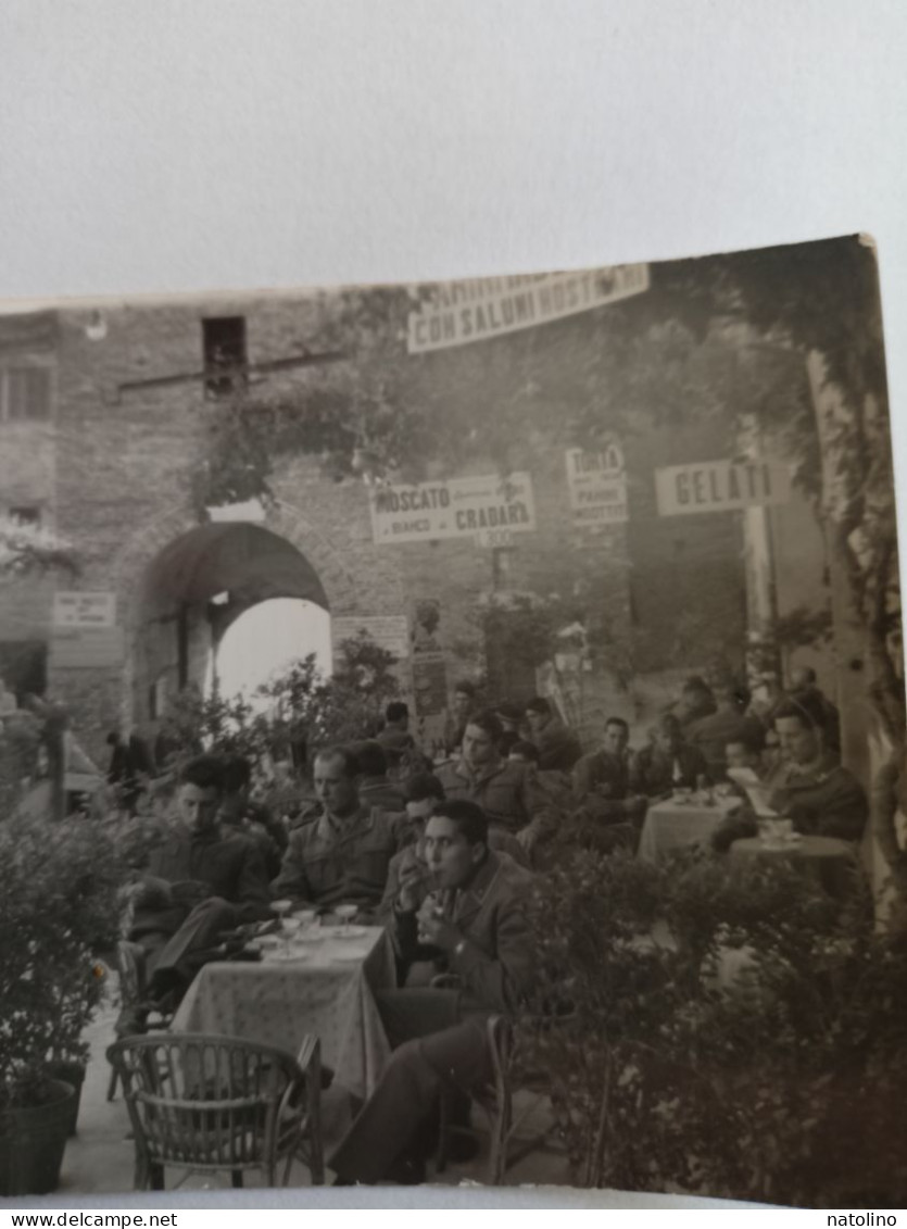 Foto D Epoca Marche Pesaro Gradara Bella Animazione Con Militari Pubblicità Moscato - Autres & Non Classés