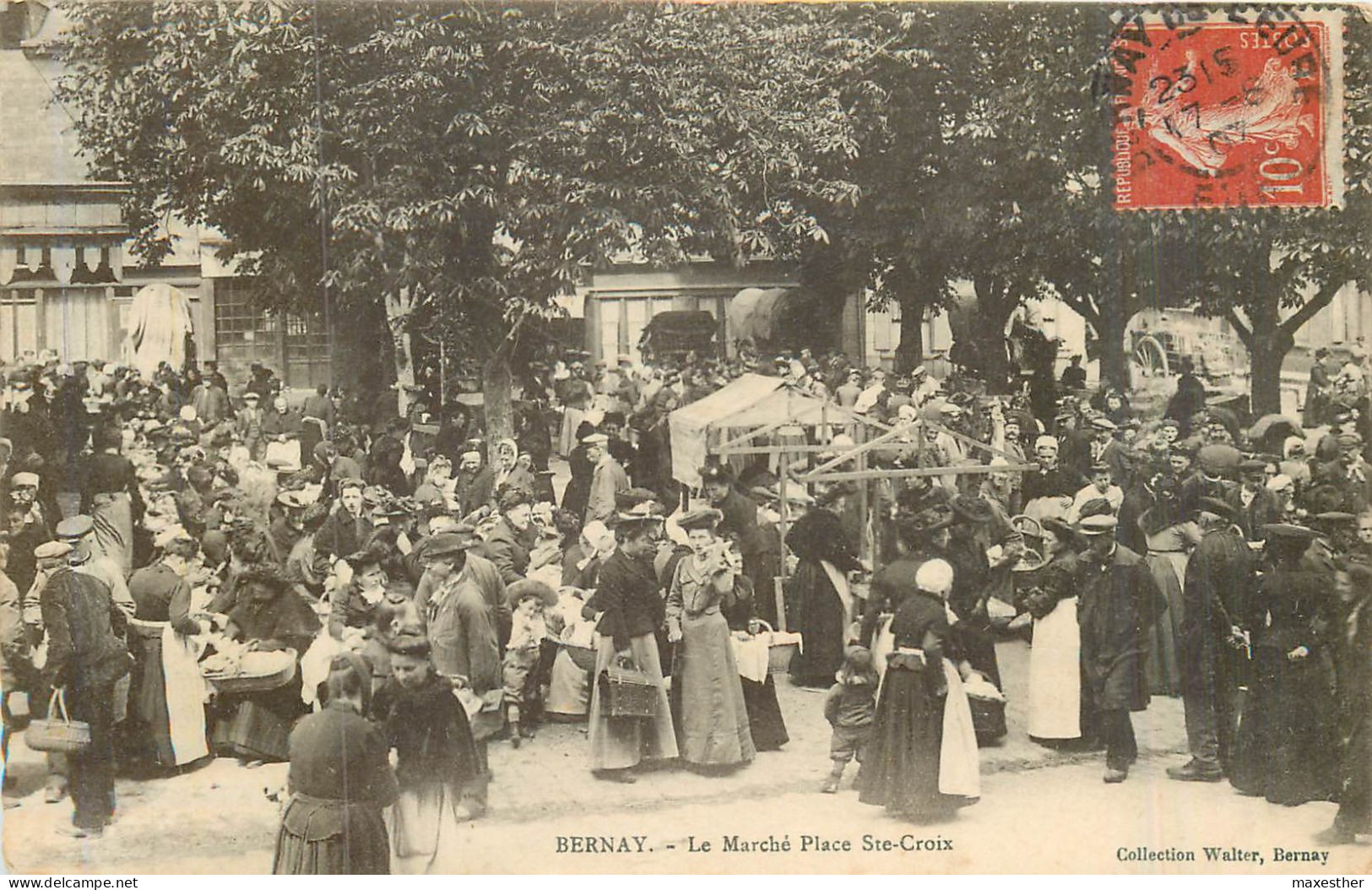 BERNAY Le Marché Place Sainte Croix - Bernay