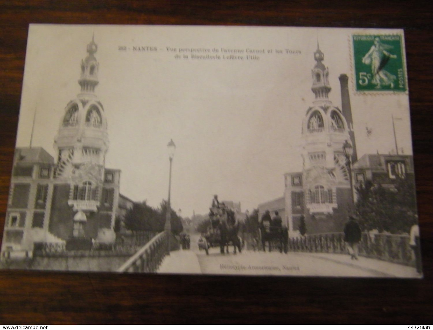 CPA - Nantes (44) - Vue Perspective Avenue Carnot & Tours Biscuiterie Lefèvre Utile L.U.- Animation - 1910 - SUP (HV 27) - Nantes