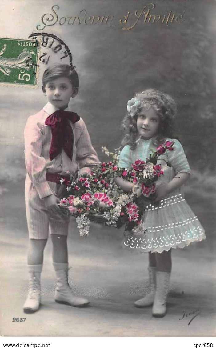 Enfants - N°91142 - Souvenir D'Amitié - Couple D'enfants Portant Un Panier Rempli De Fleurs - Portretten