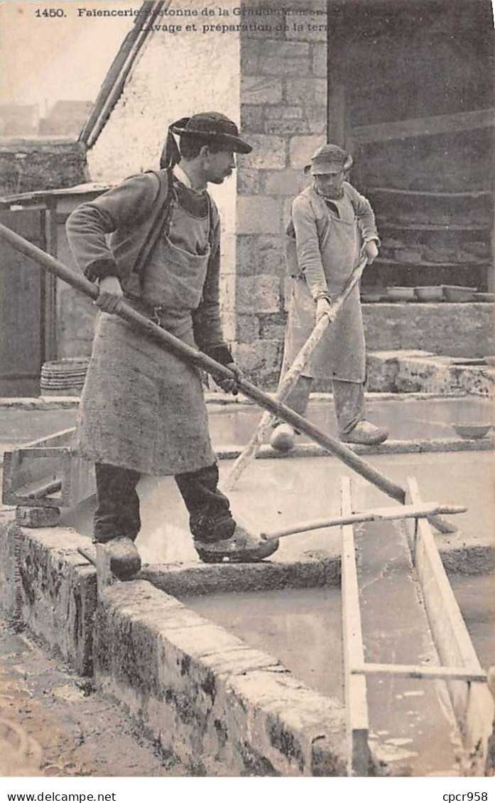 Métiers - N°90922 - Faïencerie Bretonne De La Grande Maison - Lavage Et Préparation De La Terre - Artigianato