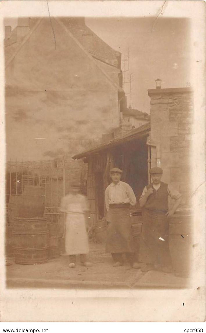 Métier - N°90802 - Hommes Portant Des Tabliers, à Côté De Tonneaux - Carte Photo - Craft