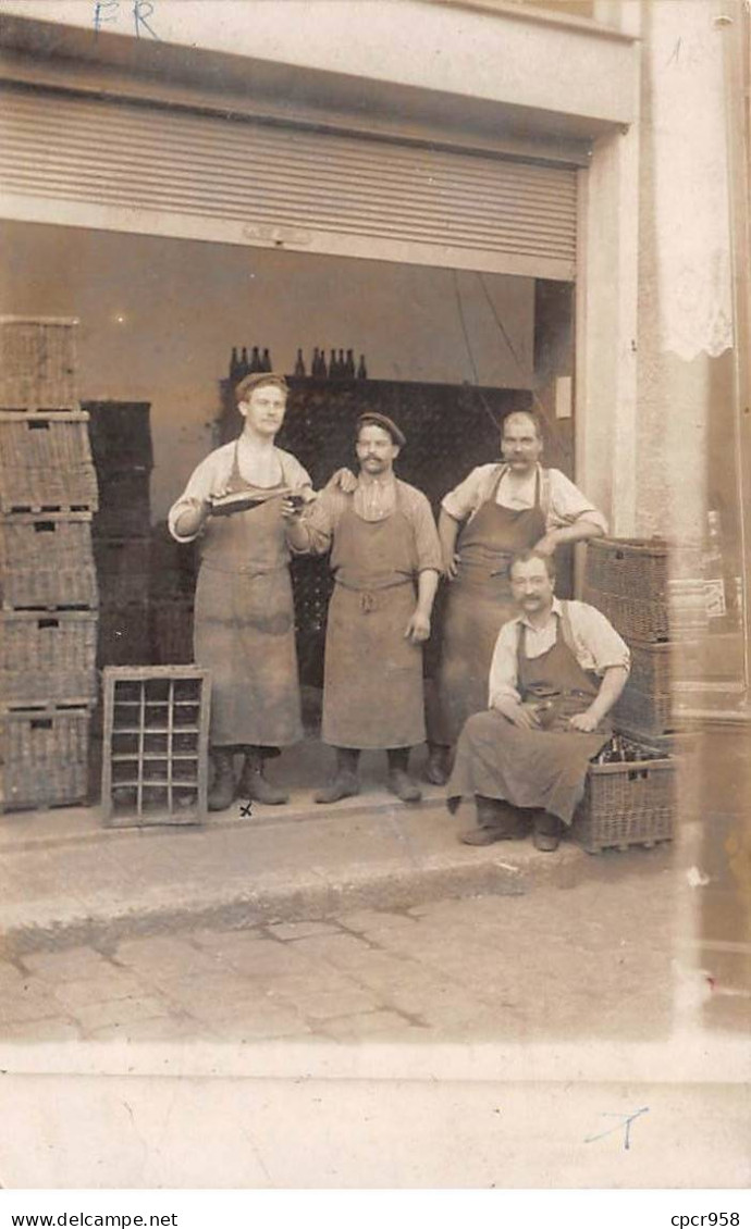 Métier - N°90805 - Hommes Portant Des Tabliers Goûtant Du Vin, Près De Casiers - Carte Photo - Craft