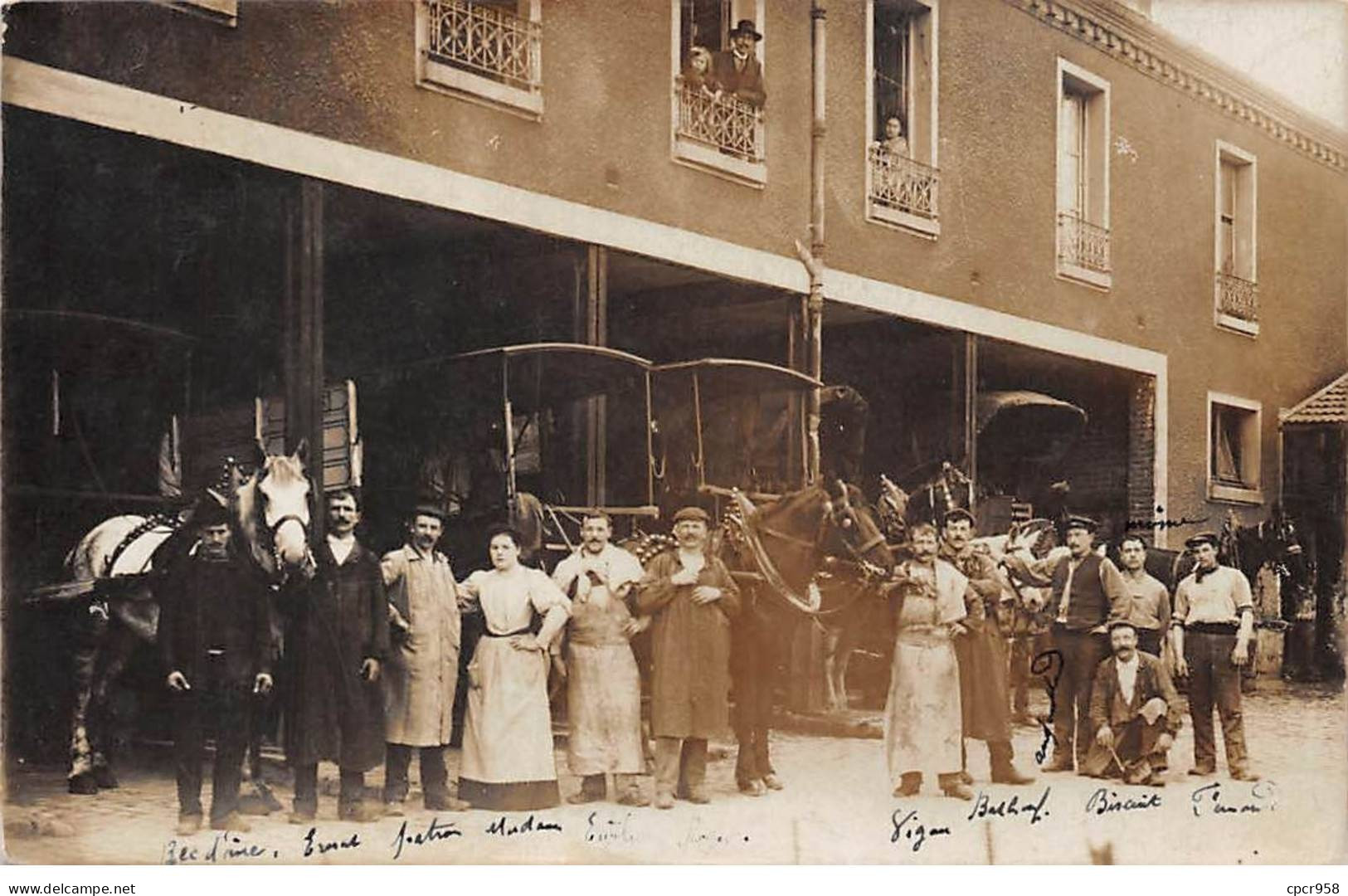 Métier - N°90806 - Hommes Et Femmes Près De Voitures à Cheval - Carte Photo - Andere & Zonder Classificatie