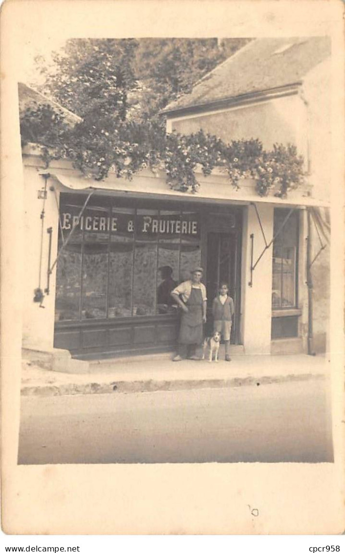 Métier - N°90765 - Homme, Et Enfant Devant Un Commerce D'épicerie Et Fruiterie - Carte Photo à Localiser - Autres & Non Classés