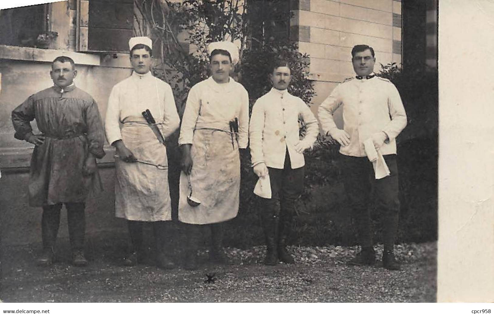 Métier - N°90763 - Italie - Cuisiniers, Et Serveurs Dans Une Cour Devant Une Maison - Carte Photo - Other & Unclassified