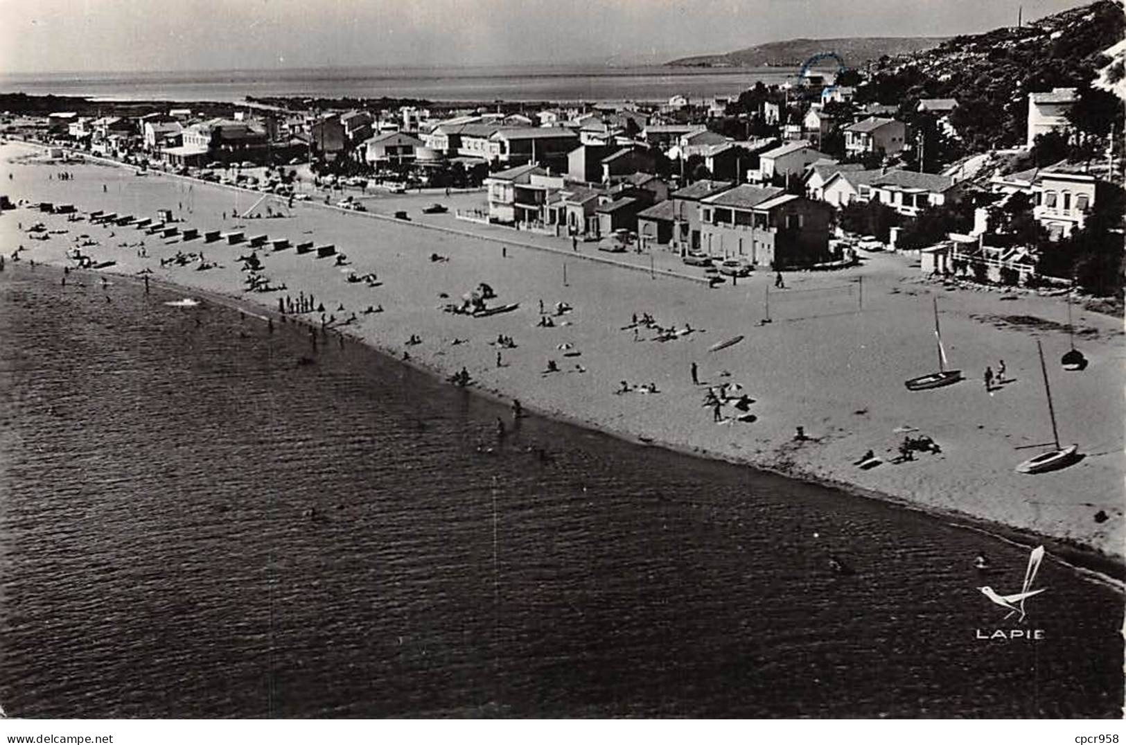 11. San67898. Leucate Plage. La Plage Au Fond De L'étang De Leucate. N°4.K. Edition Lapie. Cpsm 9X14 Cm. - Leucate