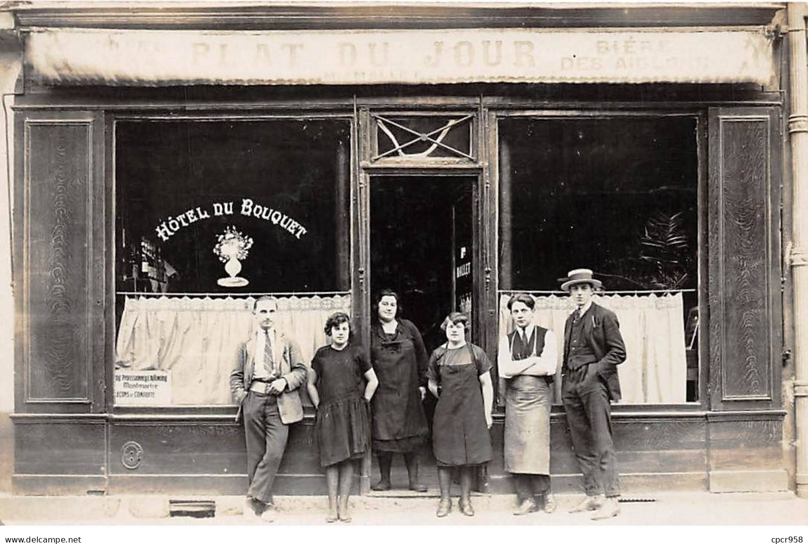 75018 - N°90539 - PARIS - Montmartre - Hôtel Du Bouquet - A Gauche Cours De Conduite - Carte Photo - Arrondissement: 18