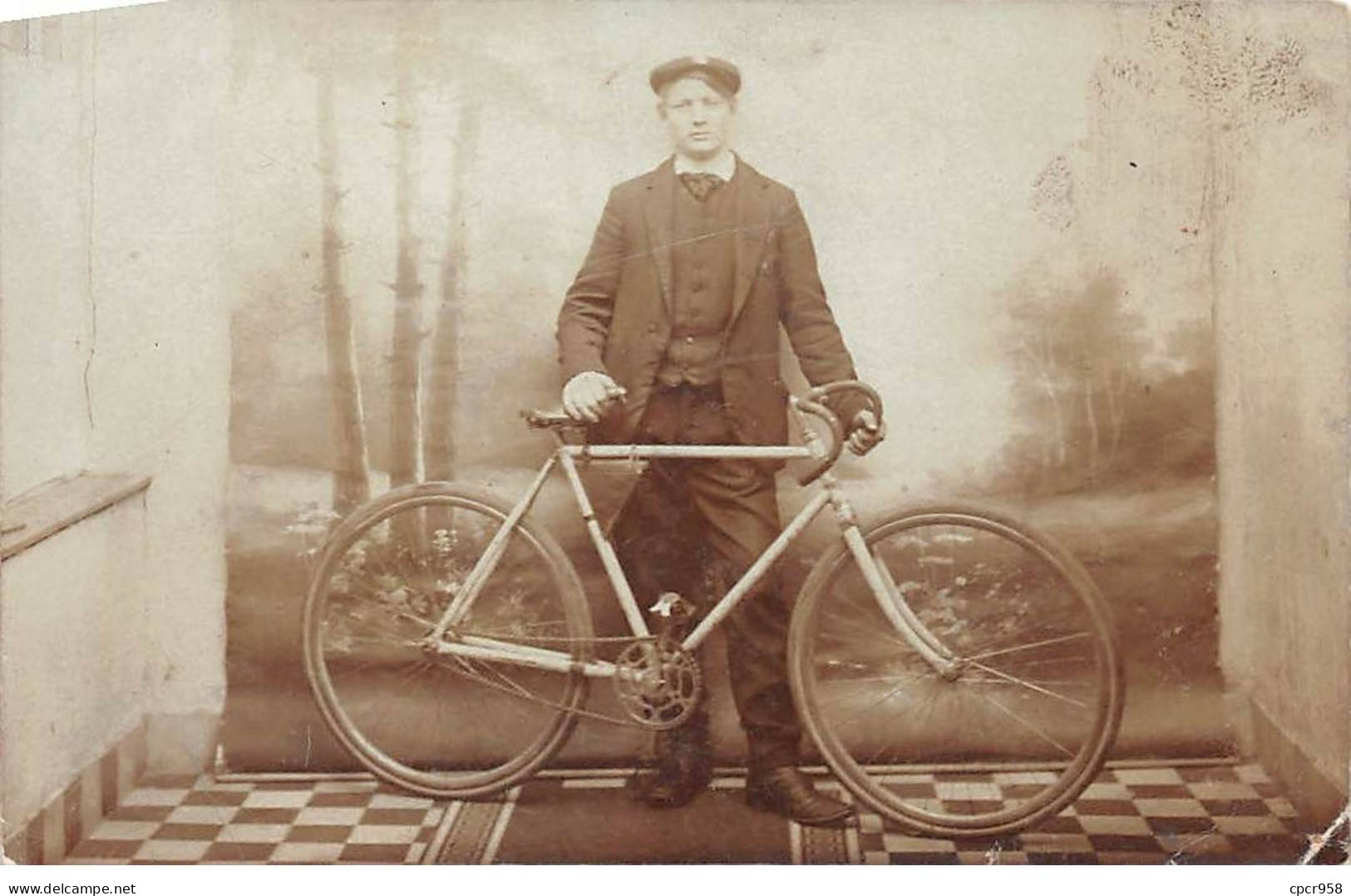 78 - N°90567 - CROISSY-SUR-SEINE - Homme Avec Un Vélo - Carte Photo - Croissy-sur-Seine