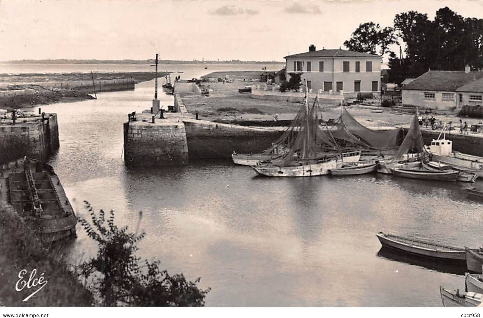 17. San67956. Ile D'oléron.le Chateau. Entrée Et Coin Du Port Au Fond Marennes. N°2993. Edition Chatagneau.cpsm 9X14 Cm. - Ile D'Oléron