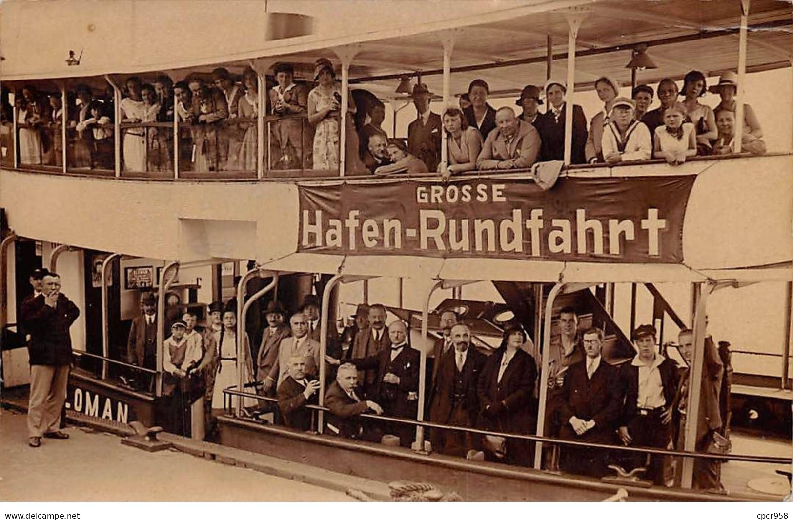 Bateaux - N°91690 - Ferries - Touristes Dans Un Bateau - Grosse Hafen-Rundfahrt - Carte Photo - Fähren