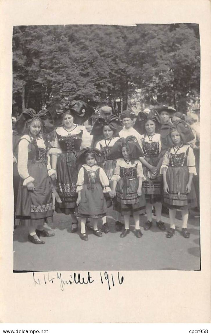 68 - N°91445 - Jeunes Femmes Et Fillettes En Alsaciennes Le 14 Juillet 1916 - Carte Photo - Autres & Non Classés