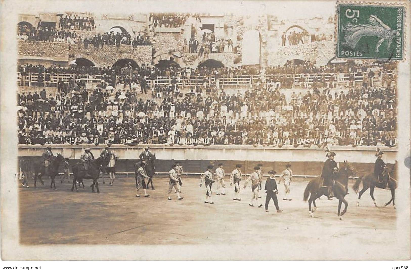 30 - N°91370 - NIMES - Toréador Entrant Dans Une Arène Un Jour De Corrida - Carte Photo à Localiser - Nîmes