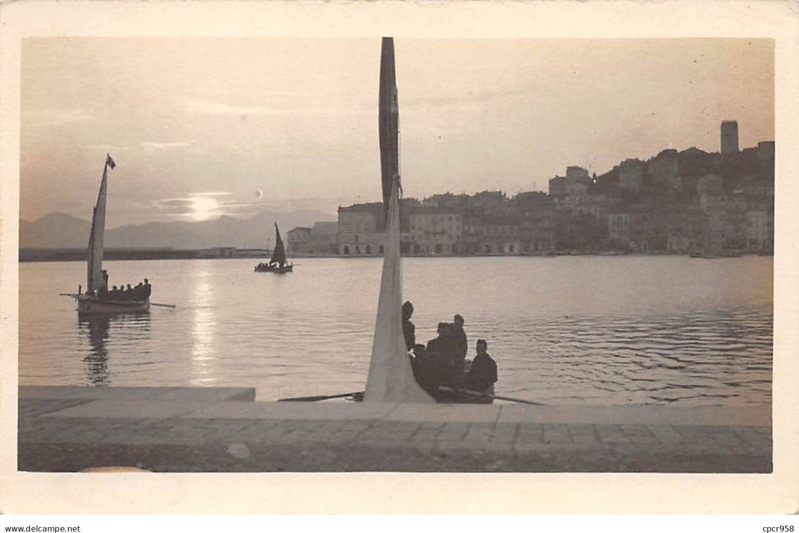 06 - N°91358 - ANTIBES - Barques Voguant Près Des Quais - Carte Photo - Sonstige & Ohne Zuordnung