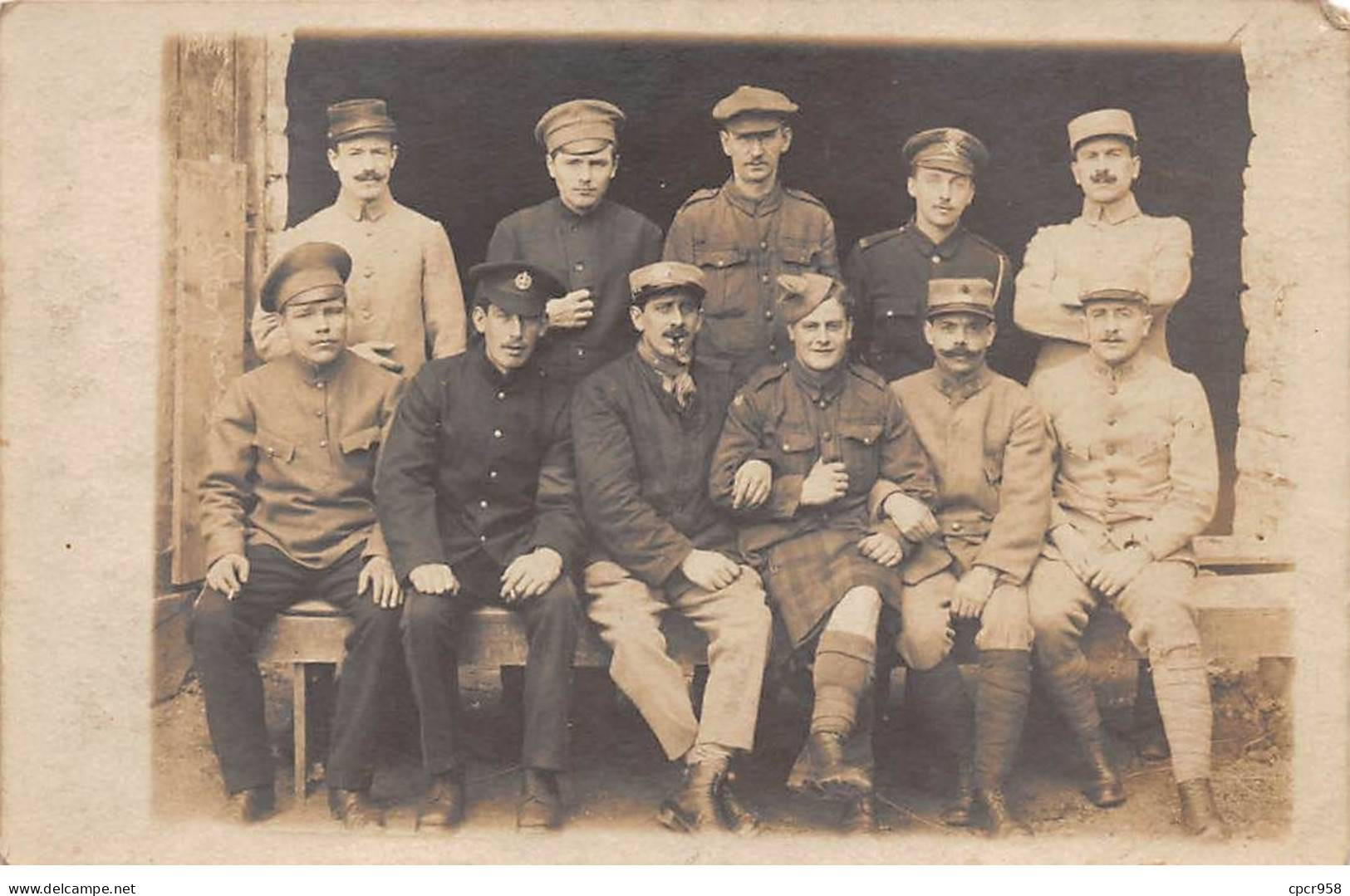 Militaire - N°91345 - Groupe De Militaires Dont Un écossais - Carte Photo à Localiser - Autres & Non Classés