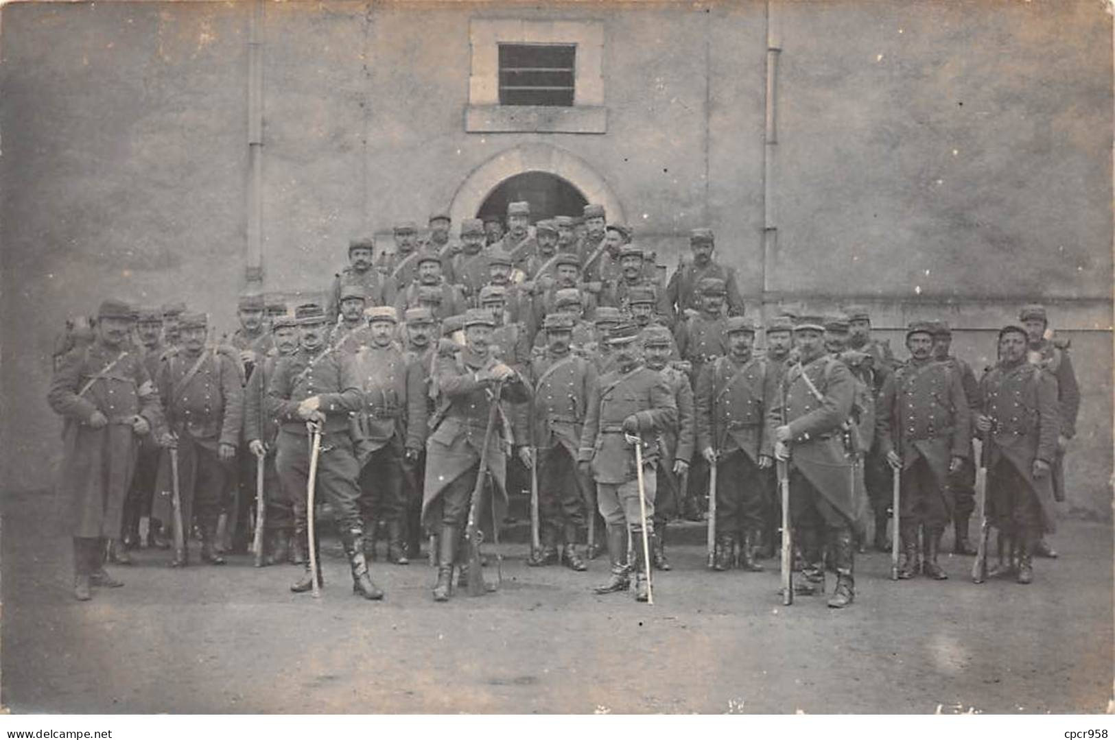 Militaire - N°91304 - Groupe De Militaires Avec Leur Paquetage Et Fusil - Carte Photo à Localiser - Autres & Non Classés