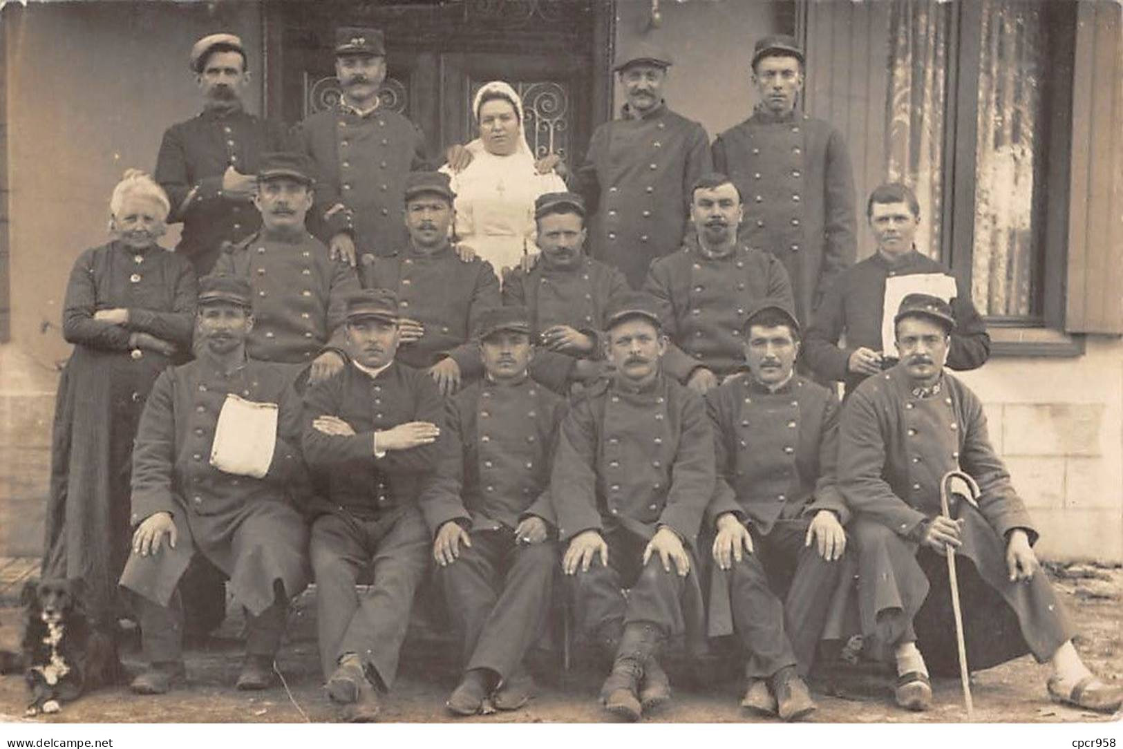 Militaire - N°91308 - Militaires Blessés Autour D'une Infirmière Et D'une Vieille Dame - Carte Photo à Localiser - Autres & Non Classés