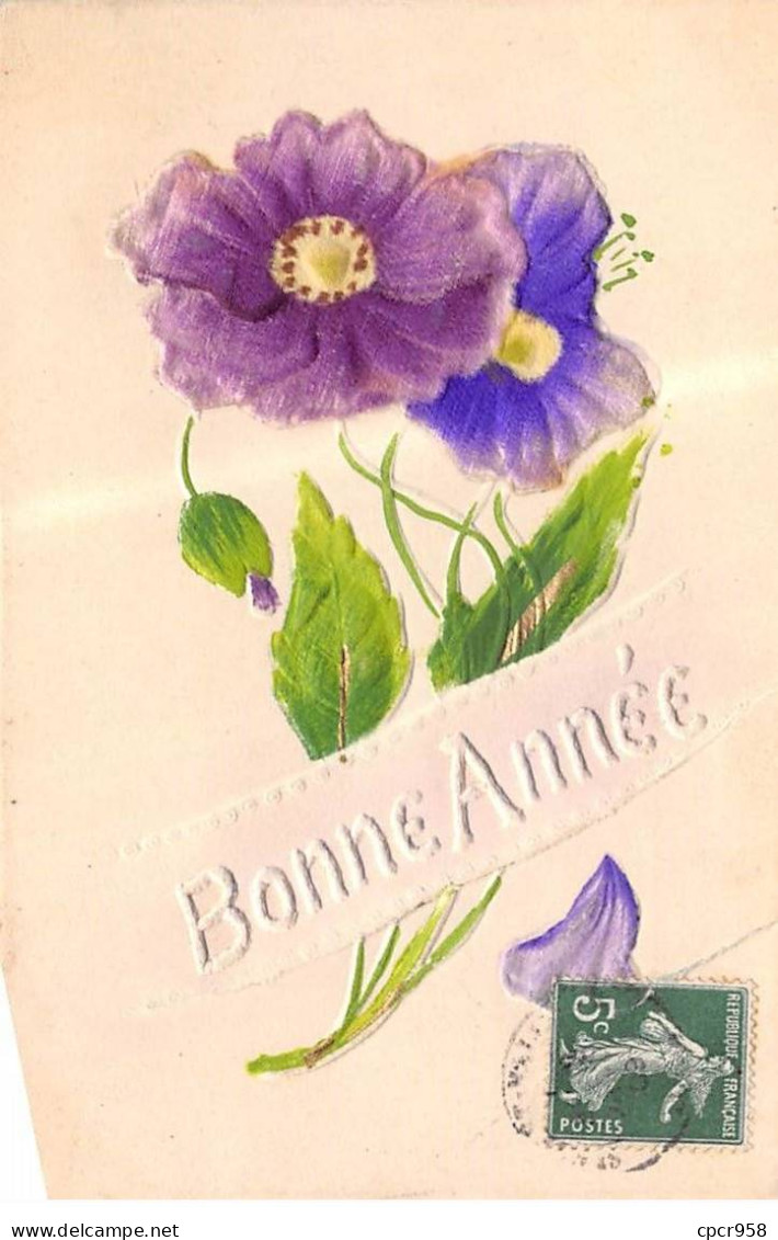 Nouvel An - N°91251 - Bonne Année - Fleurs Et Tissu - Carte Gaufrée, Vendue En L'état - Nouvel An