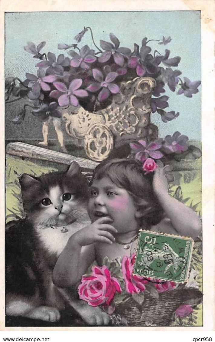 Animaux - N°91215 - Chat - Fillette Près D'un Chat Sous Une Jardinière Remplie De Violettes - Gatos