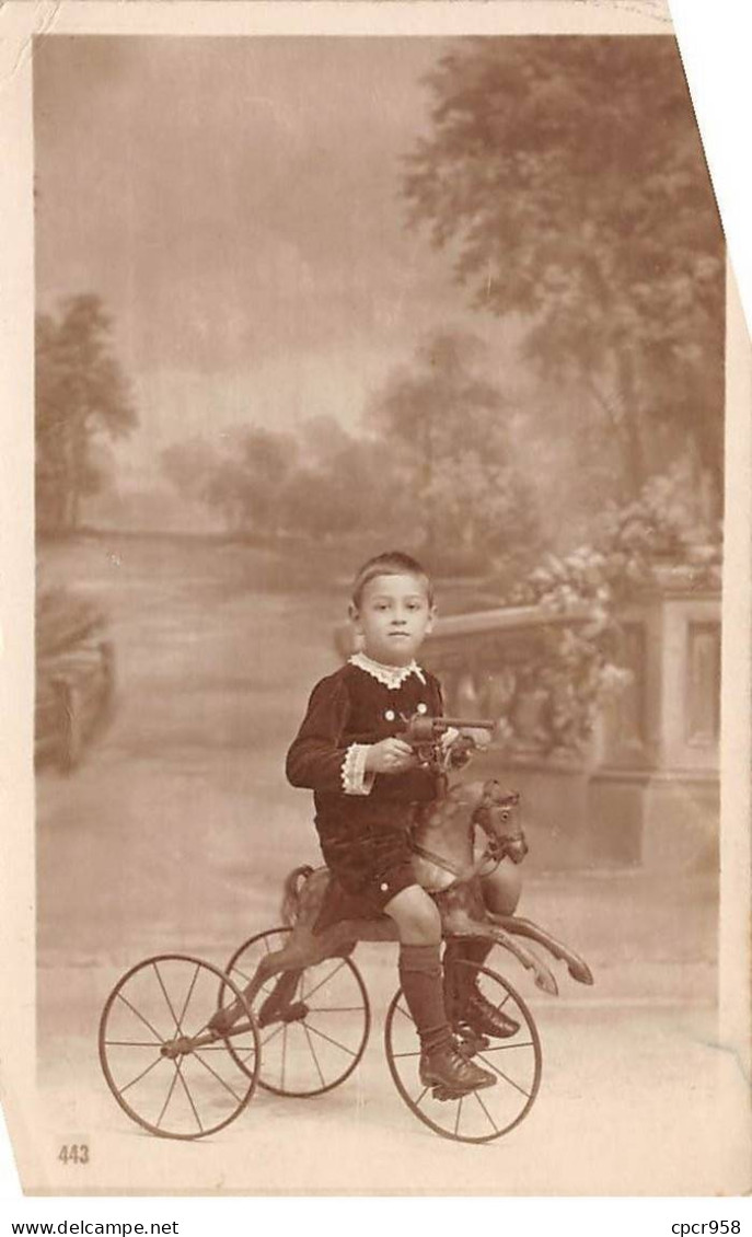 Jeux - N°91199 - Londres - Jeune Garçon Sur Un Tricycle En Forme De Cheval - Carte Photo - Spielzeug & Spiele