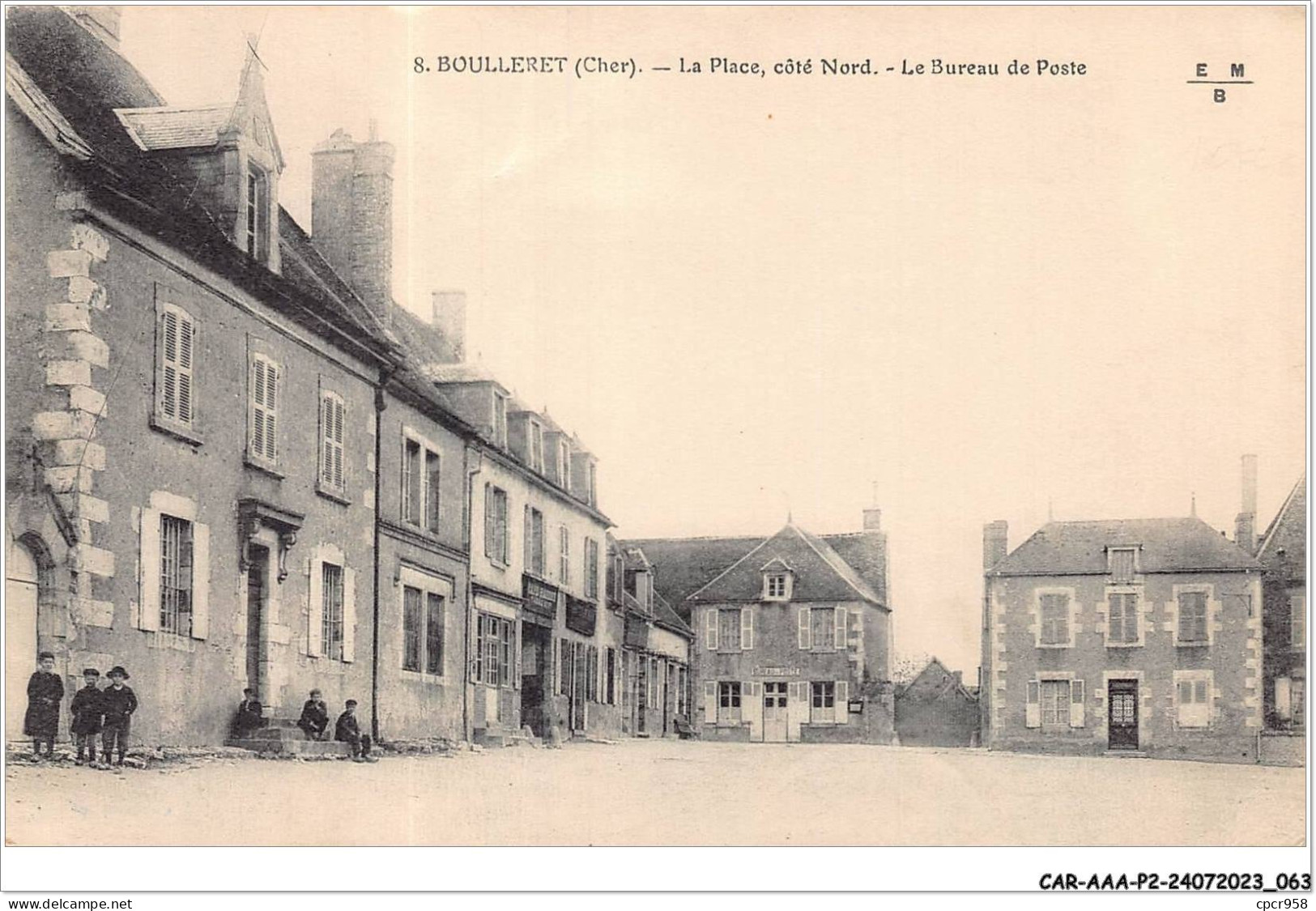 CAR-AAAP2-18-0113 - BOULLERET - La Place - Côté Nord - Le Bureau De Poste - Autres & Non Classés