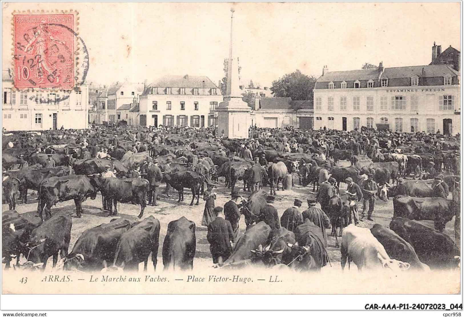CAR-AAAP11-62-0798 - ARRAS - Le Marcé Aux Vaches - Place Victor Hugo - Arras