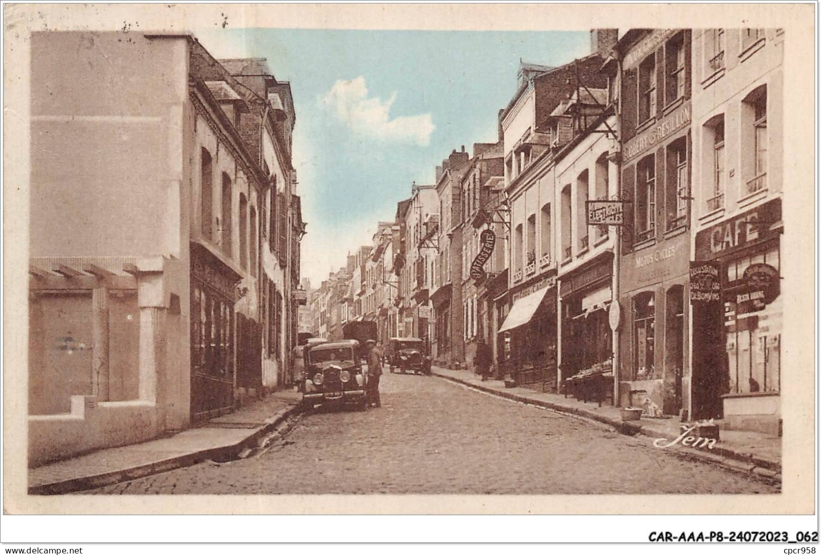 CAR-AAAP8-59-0563 - AVESNES SUR HELPE - La Grande Rue - Cafe - Carte Vendue En L'etat - Avesnes Sur Helpe