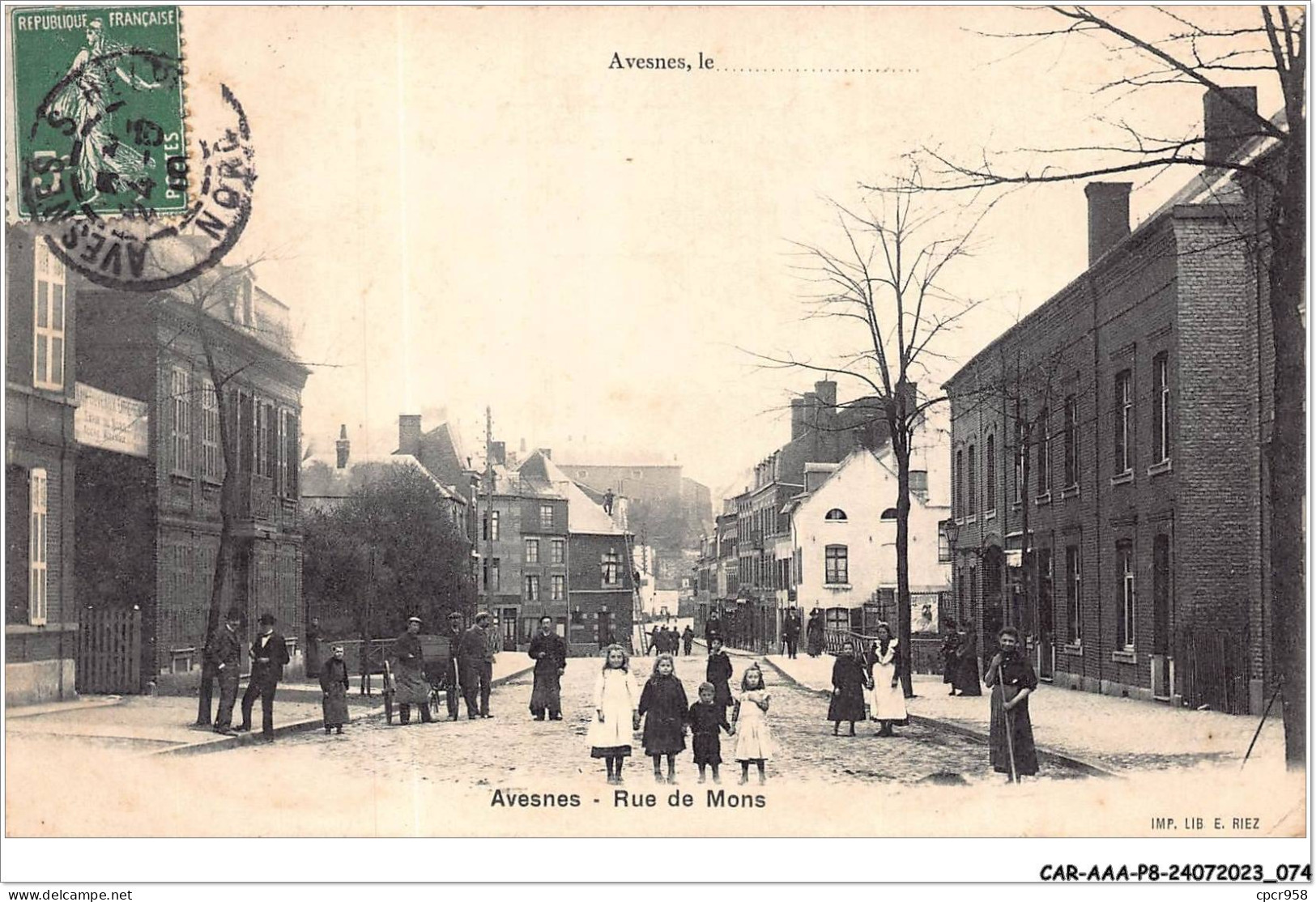 CAR-AAAP8-59-0569 - AVESNES - Rue De Mons - Enfants Jouant Avec Des Cerceaux - Avesnes Sur Helpe