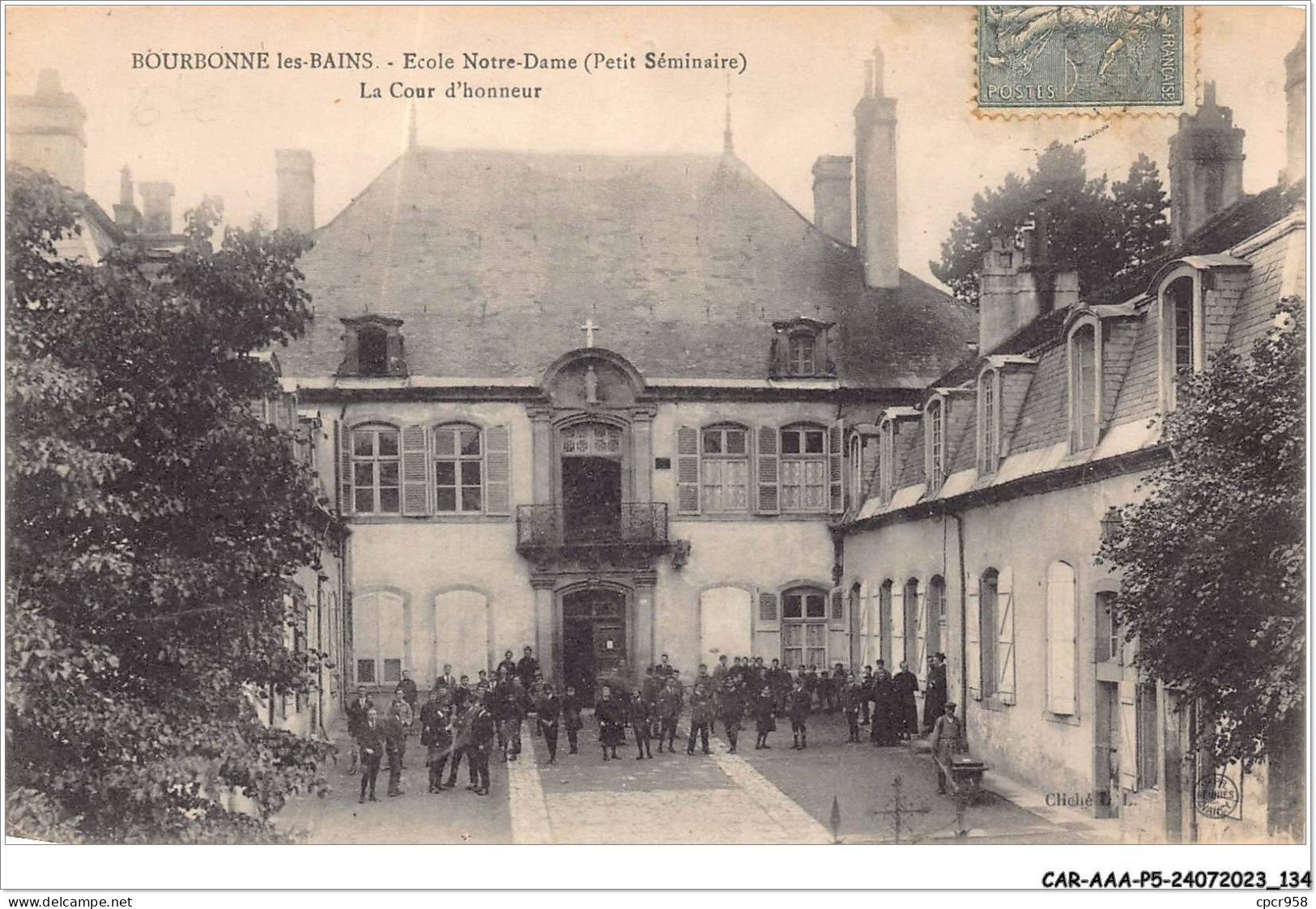 CAR-AAAP5-52-0372 - BOURBONNE LES BAINS - Ecole Notre Dame - La Cour D'honneur - Bourbonne Les Bains