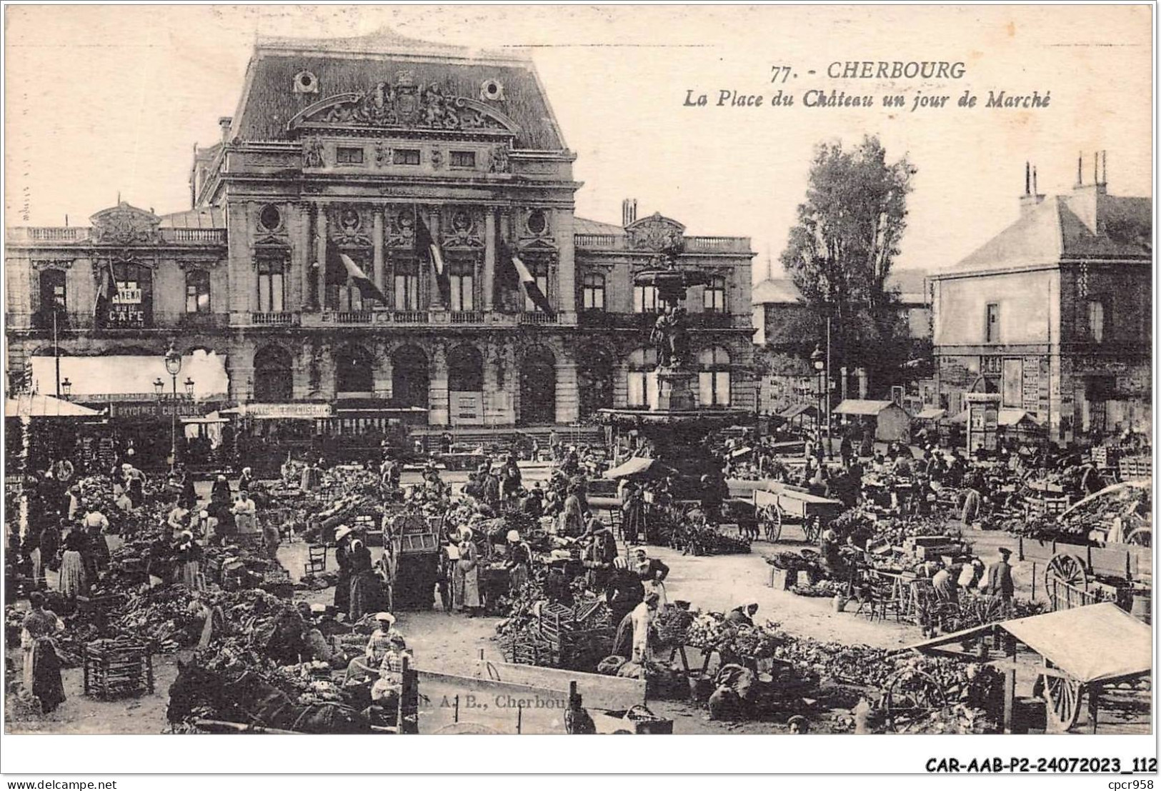 CAR-AABP2-50-0149 - CHERBOURG - Place Du Chateau Un Jour De Marché - Cherbourg