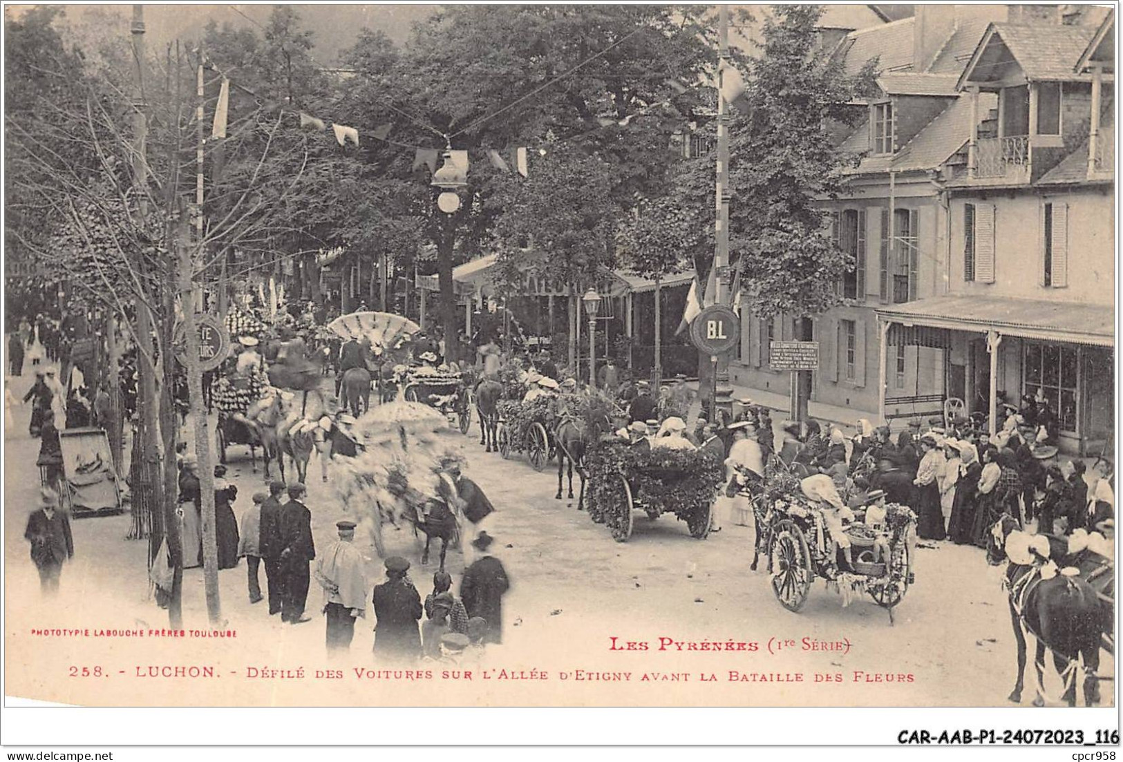 CAR-AABP1-31-0059 - LUCHON - Défilé Des Voitures Sur L'allée D'Etigny  - Luchon