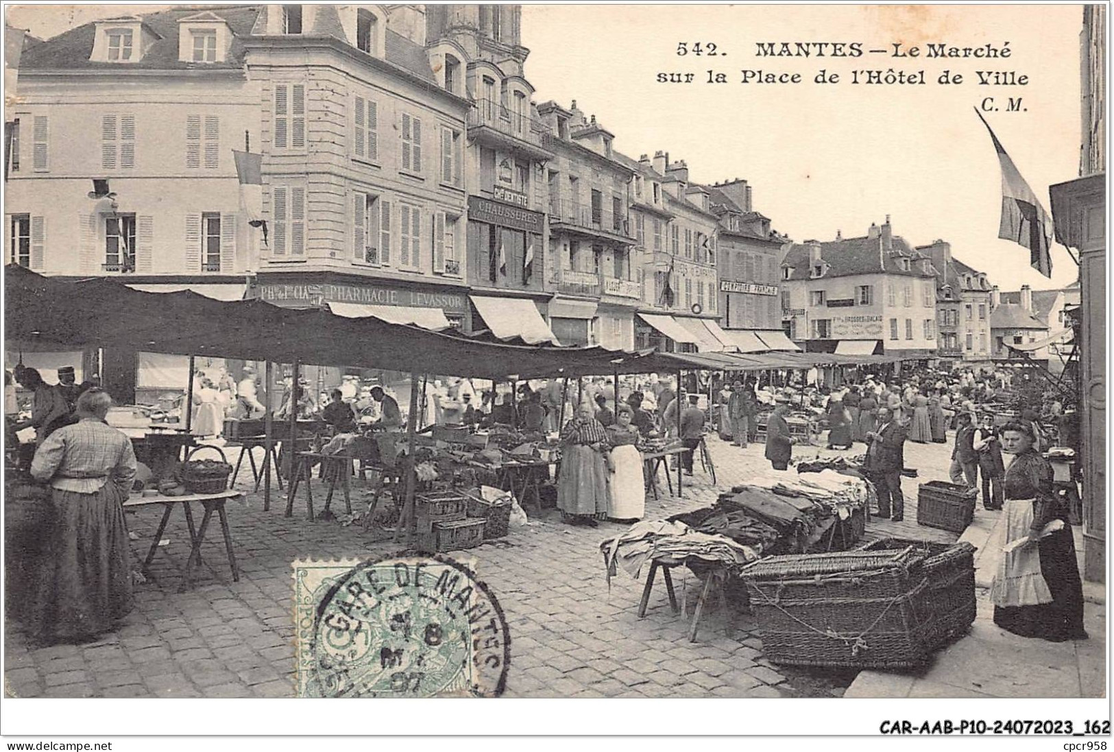 CAR-AABP10-78-0811 - MANTES - Le Marché Sur La Place De L'hôtel De Ville - Mantes La Ville