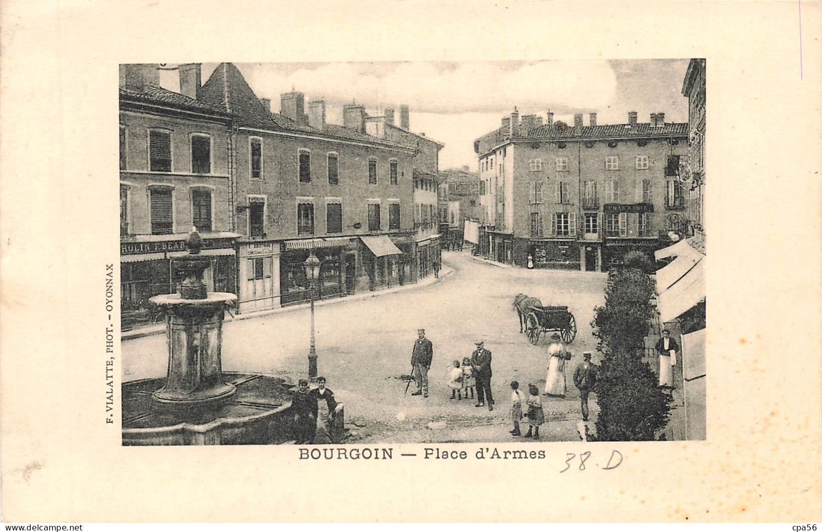 BOURGOUIN - Isère - Attelage - Place D'Armes - Fontaine - Commerces - F. Vialatte - Bourgoin