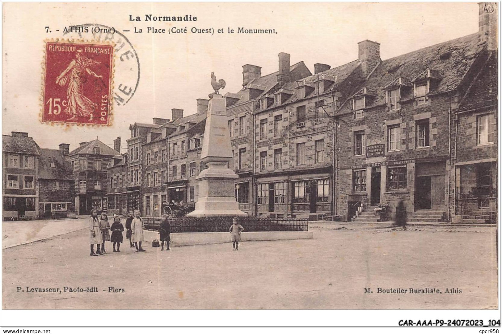 CAR-AAAP9-61-0660 - ATHIS - La Place Et Le Monument - Athis De L'Orne