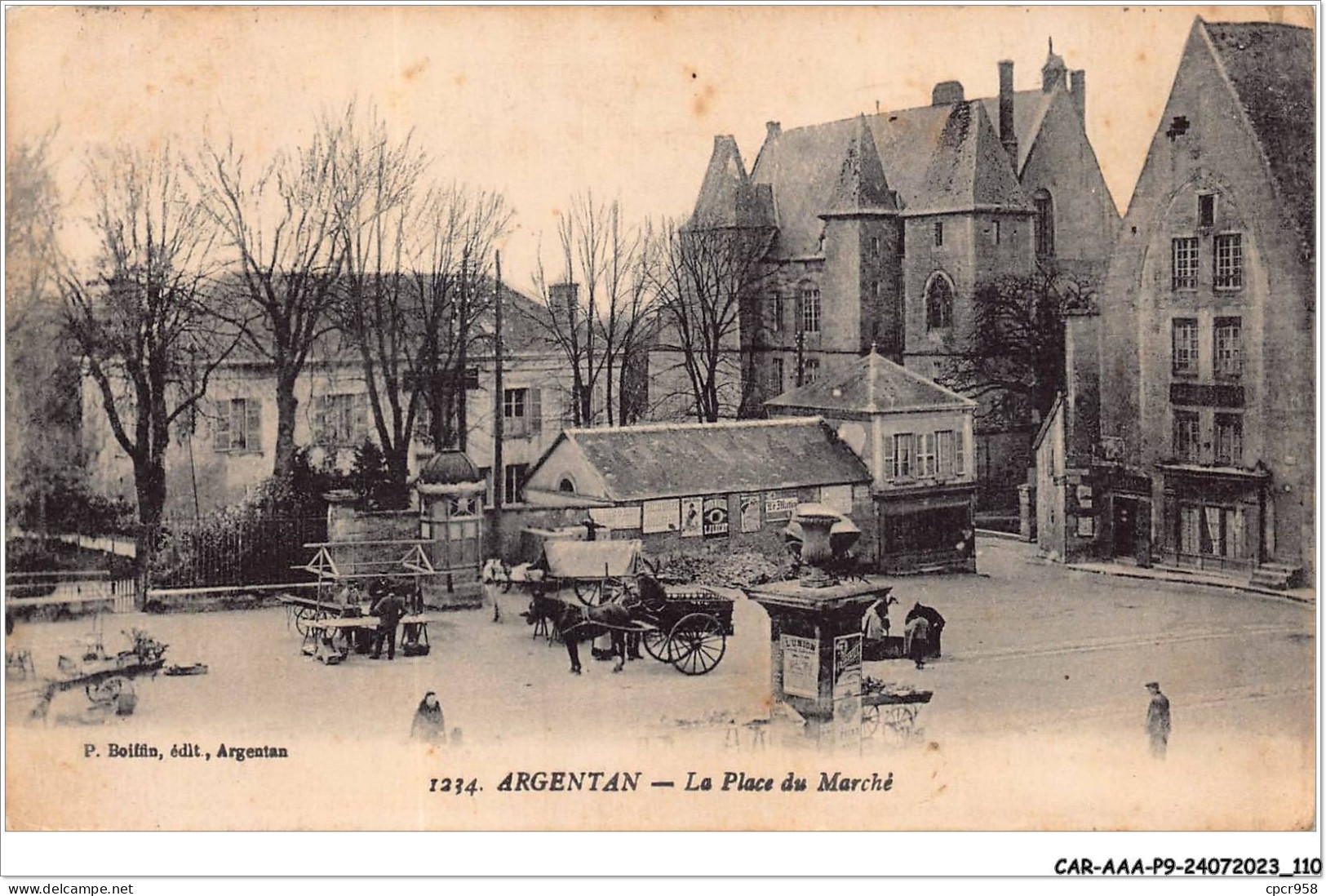 CAR-AAAP9-61-0663 - ARGENTAN - La Place Du Marché - Argentan