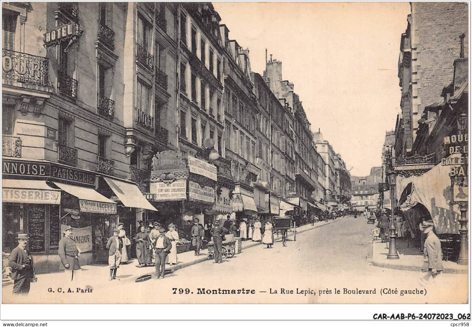 CAR-AABP6-75-0437 - PARIS XVIII - Montmartre - La Rue Lepic, Pres Le Boulevard (cote Gauche) - Commerces - Arrondissement: 18