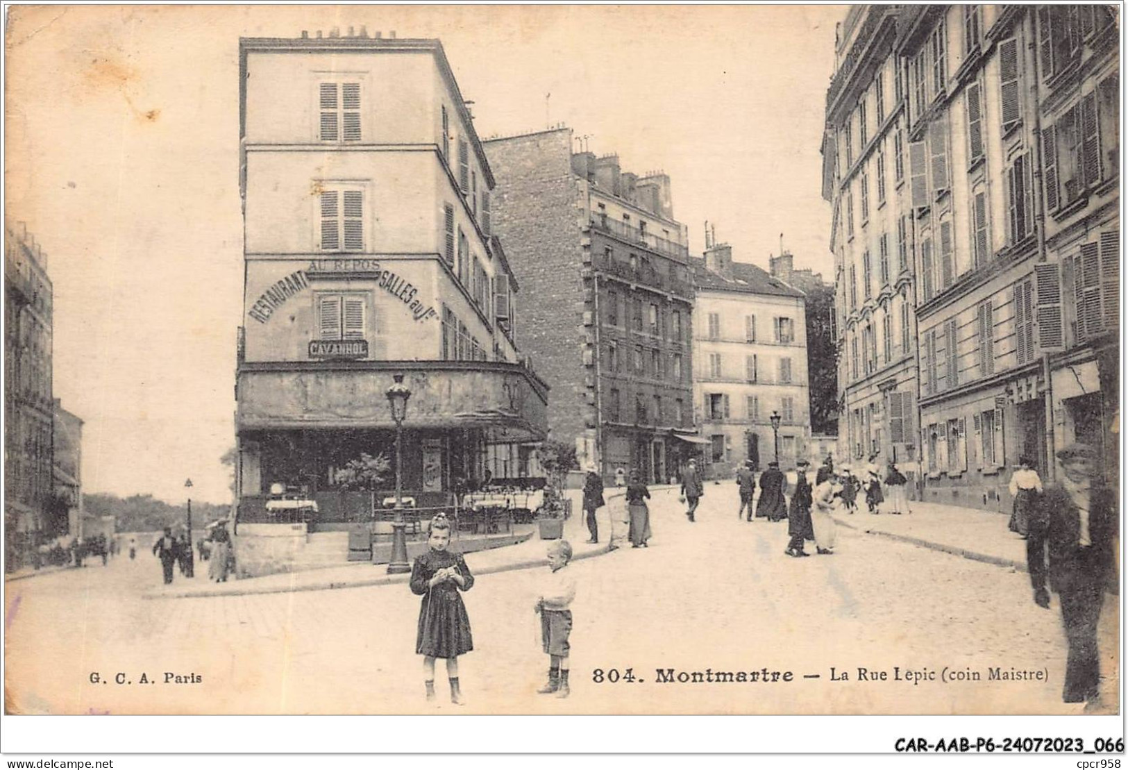 CAR-AABP6-75-0439 - PARIS XVIII - Montmartre - La Rue Lepic (coins Maistre) - Arrondissement: 18