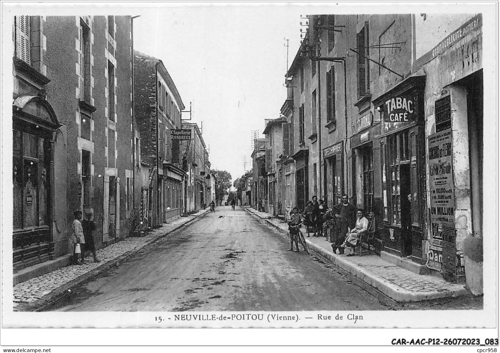 CAR-AACP12-86-1054 - NEUVILLE-EN-POITOU - Rue De Clan - Neuville En Poitou