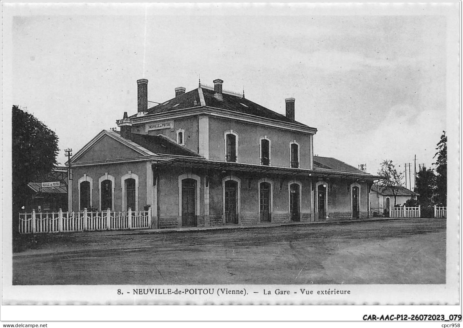 CAR-AACP12-86-1052 - NEUVILLE-EN-POITOU - La Gare - Vue Exterieure - Neuville En Poitou